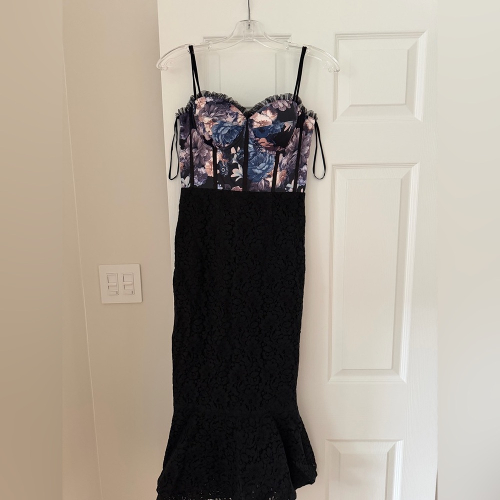 Elle Zeitoune Paxton Dress - new with tags
Australian size 8 (US size 4)